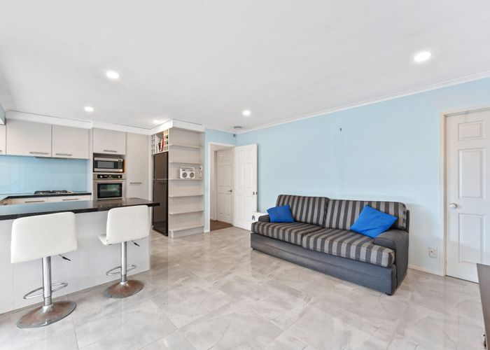  at 196 Botany Road, Botany Downs, Auckland