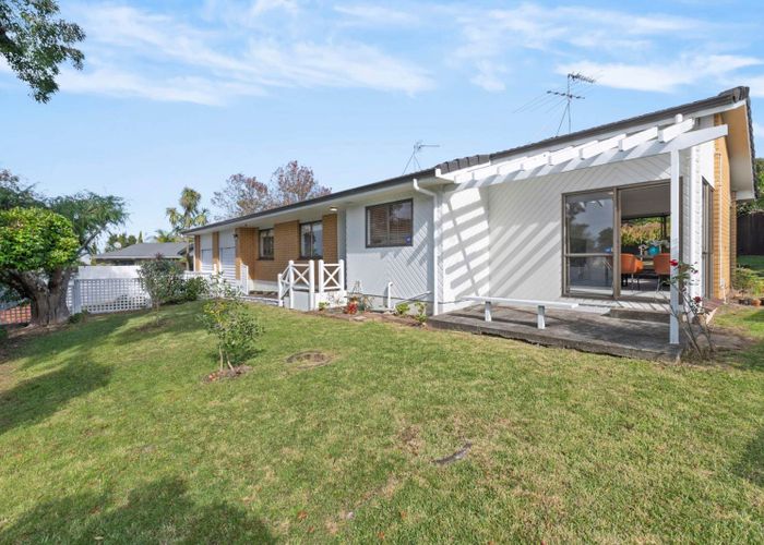  at 43 Botany Road, Botany Downs, Manukau City, Auckland