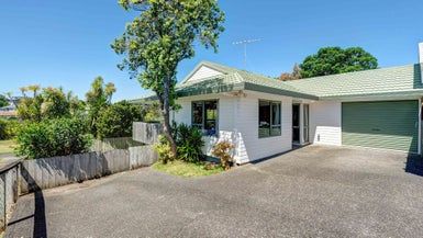  at 2/65 Charlotte Street, Stanmore Bay, Whangaparaoa