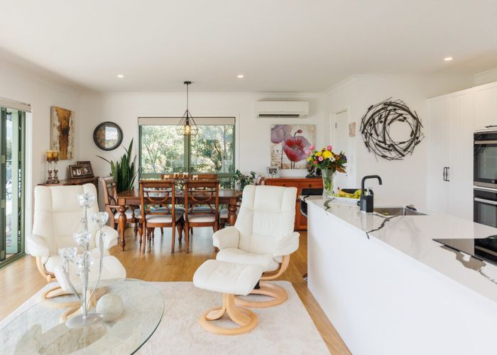  at 121 Cashmere Drive, Fitzherbert, Palmerston North, Manawatu / Whanganui