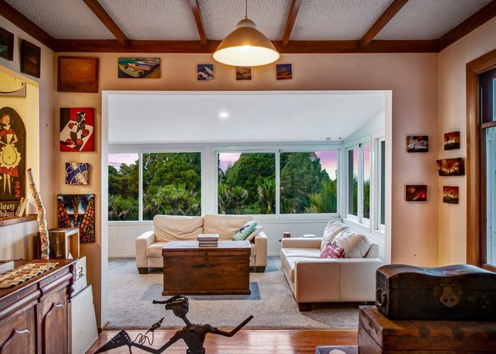  at 867 West Coast Road, Oratia, Waitakere City, Auckland