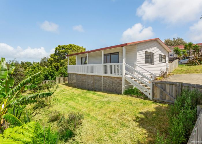  at 2/16 Normanton Street, Glenfield, North Shore City, Auckland