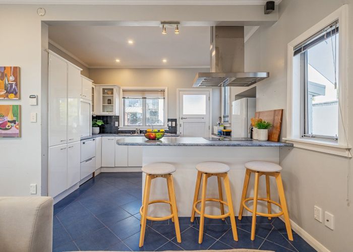  at 7 Sunset Parade, Plimmerton, Porirua, Wellington