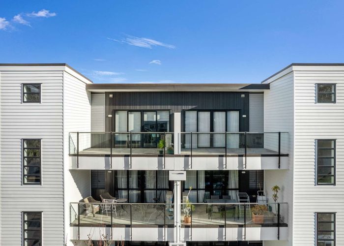  at 17/11 Carlos Drive, Flat Bush, Manukau City, Auckland