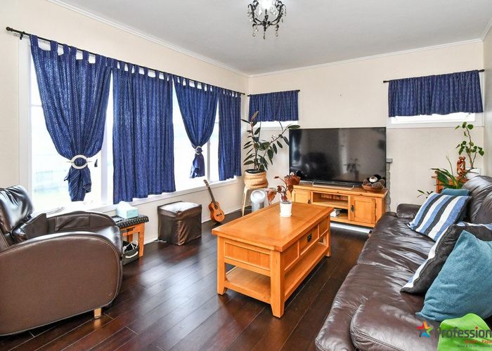  at 11 Awatere Street, Clover Park, Auckland