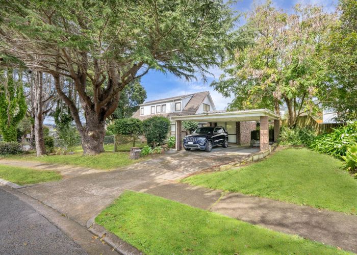  at 2 Yarra Place, Botany Downs, Manukau City, Auckland