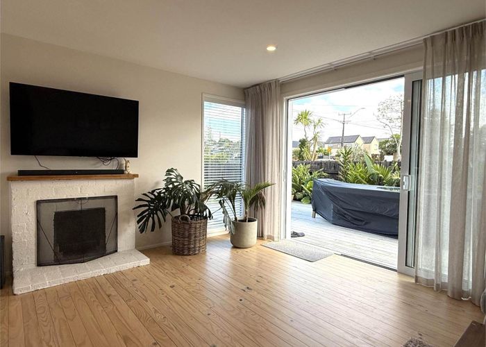  at 16 Eskdale Road, Birkdale, Auckland