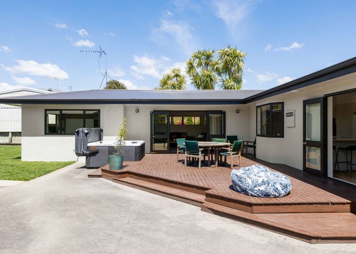  at 2/112 Beerescourt Road, Beerescourt, Hamilton, Waikato