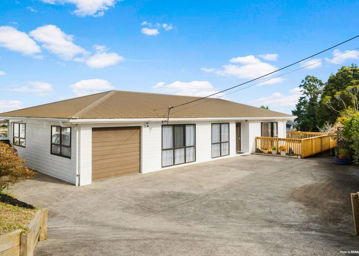  at 1006 East Coast Road, Fairview Heights, Auckland