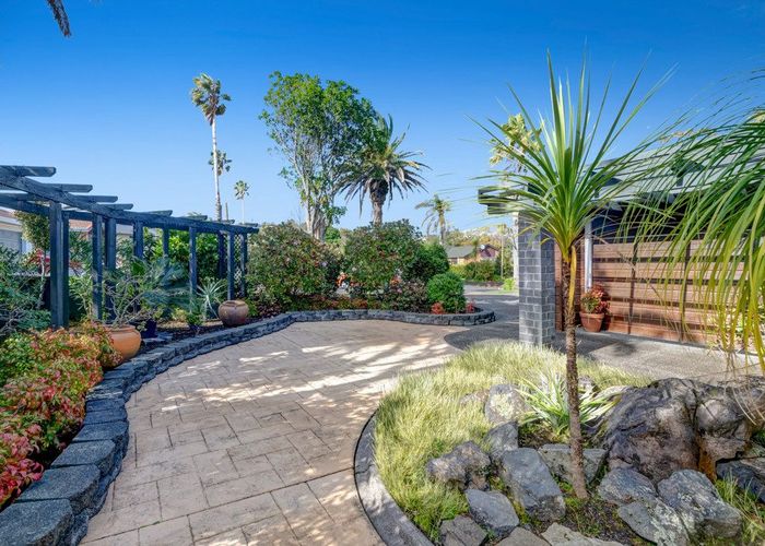  at 23 Saint Lucia Place, Unsworth Heights, North Shore City, Auckland