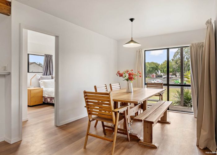  at 36 Redlands Grove, Swanson, Auckland