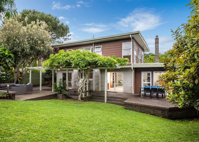  at 3 Augusta Place, Forrest Hill, Auckland