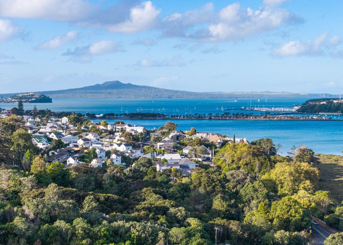  at 142 Bassett Road, Remuera, Auckland City, Auckland