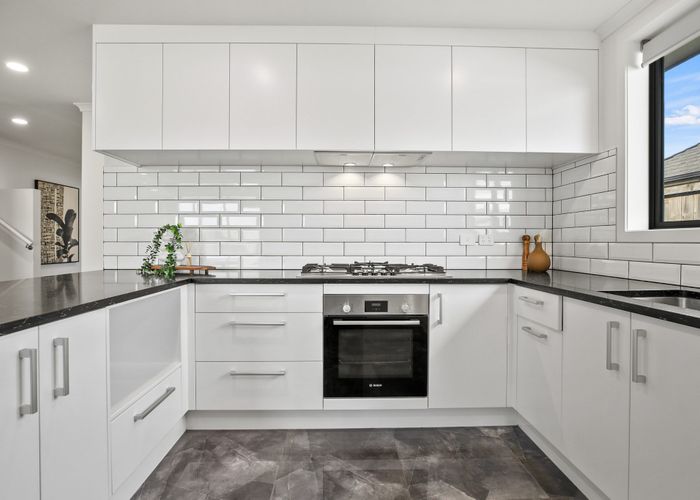  at 2/6 Ekara Road, Flagstaff, Hamilton