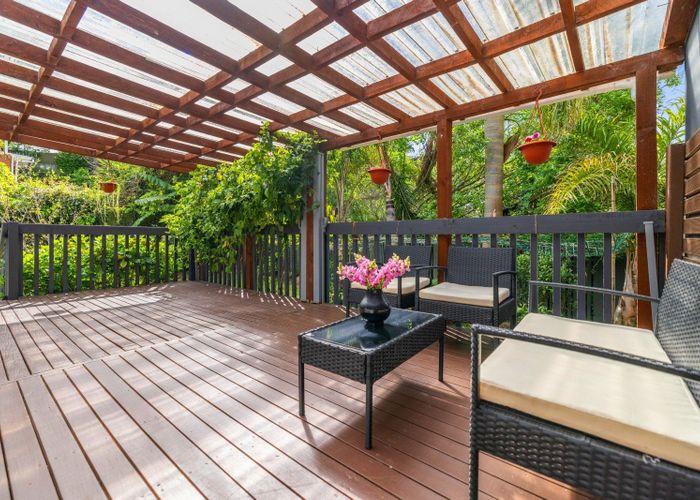  at 2/8 Tallington Crescent, Torbay, North Shore City, Auckland