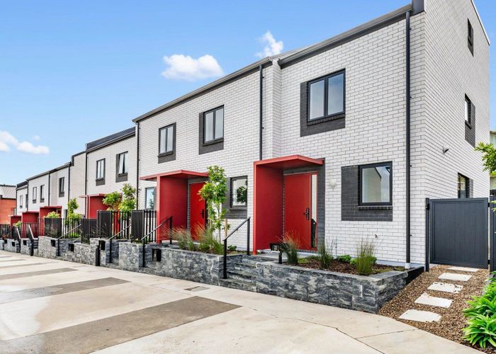  at 18 Tupuke Lane, Mount Roskill, Auckland
