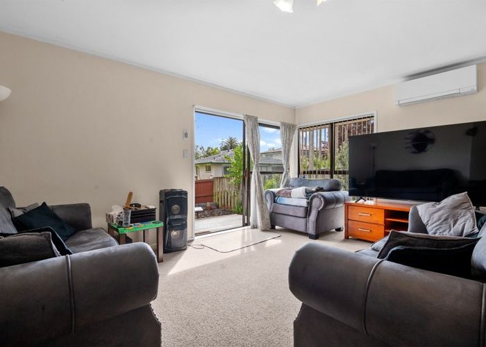  at 2/99 Prince Regent Drive, Half Moon Bay, Manukau City, Auckland