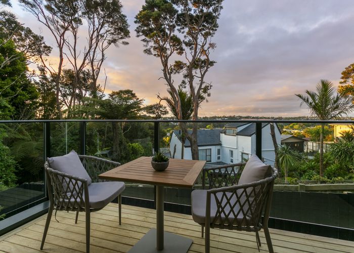  at 9 Seaview Road, Glenfield, North Shore City, Auckland