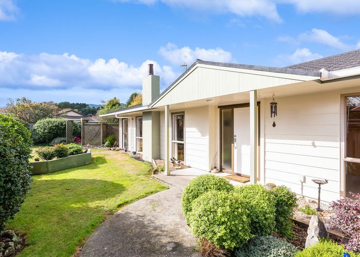 Free property data for 6 Millvale Street, Waikanae homes.co.nz