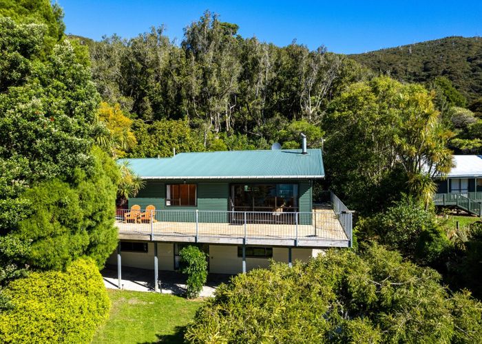  at 3900 Kenepuru Road, Black Rock