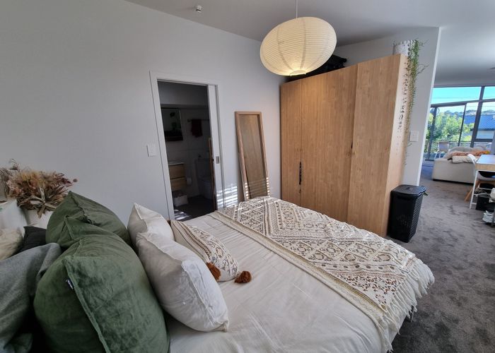  at 2/105 Onewa Road, Northcote, Auckland