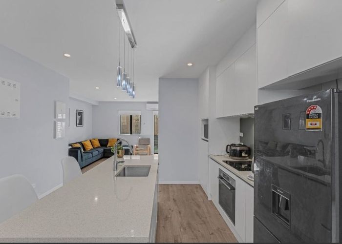  at 9D Epping Road, Henderson, Waitakere City, Auckland