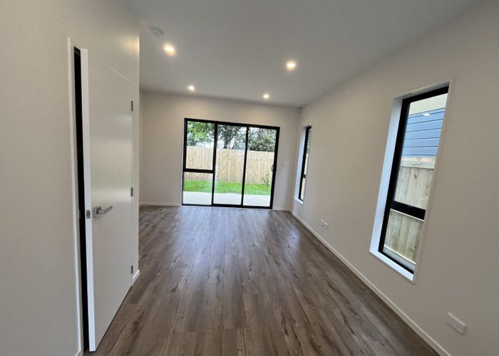  at 10/241 Don Buck Road, Massey, Waitakere City, Auckland