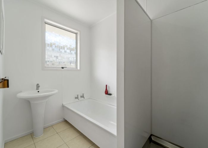  at 38 Donovan Ave, Massey, Waitakere City, Auckland