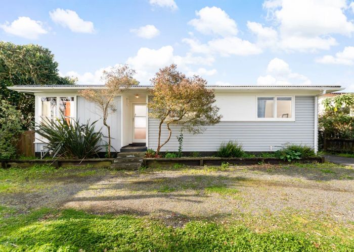  at 90 Riverpark Crescent, Henderson, Waitakere City, Auckland