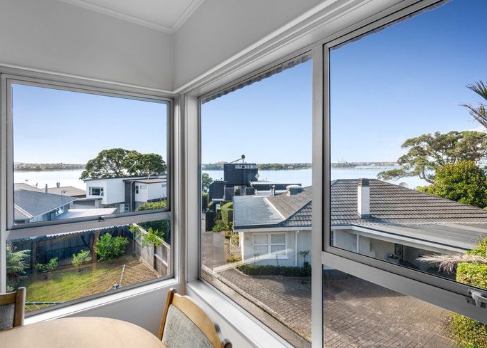  at 83 Sylvan Avenue, Northcote, North Shore City, Auckland