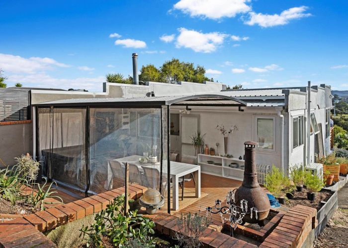  at 9 Rangeview Road, Sunnyvale, Auckland
