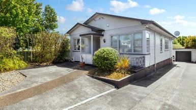  at 29 Smale Street, Point Chevalier, Auckland