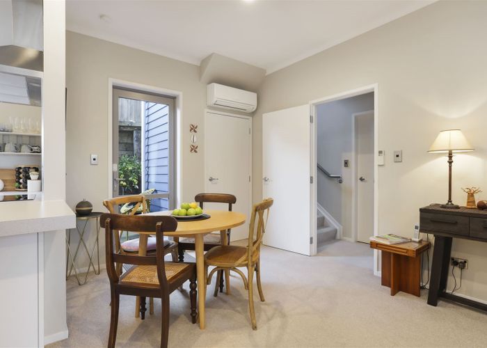  at 4/4 Tisdall Street, Hamilton Central, Hamilton