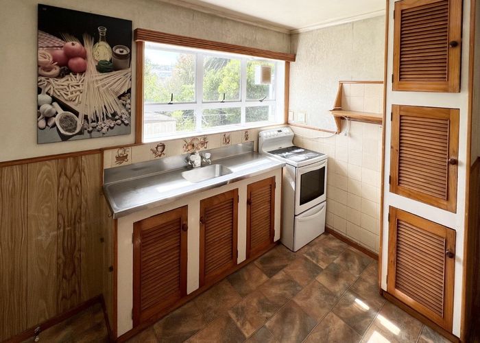  at 25 Kaipatiki Road, Glenfield, North Shore City, Auckland