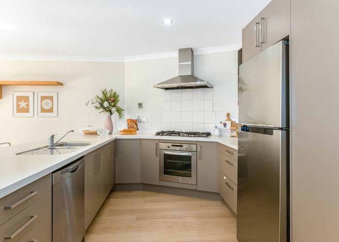  at 5 Tongariro Drive, Aotea, Porirua, Wellington