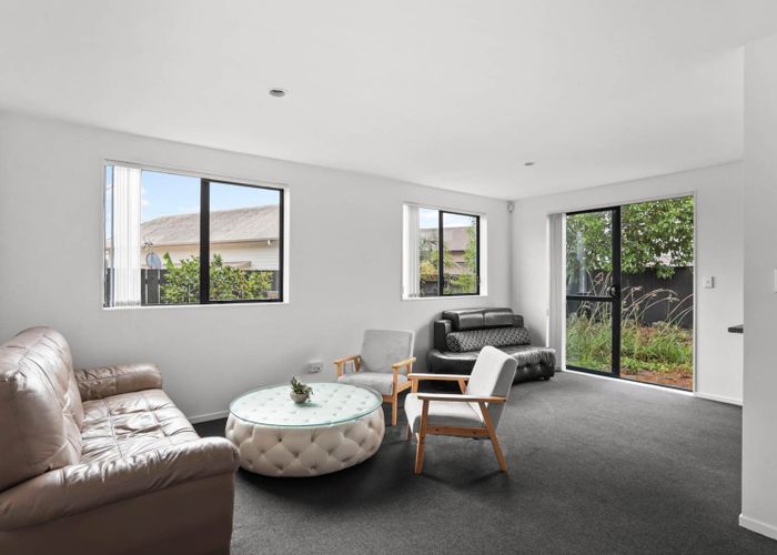  at 44 Woodbank Drive, Glen Eden, Auckland