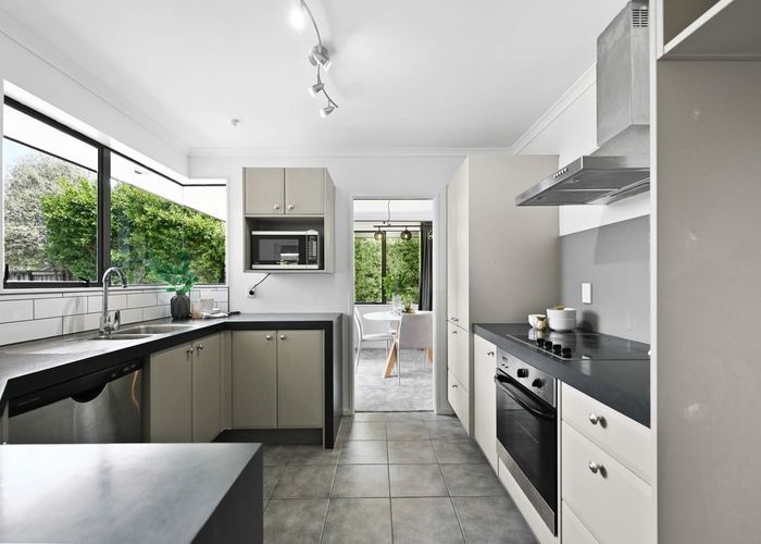  at 8 Gracefield Place, Huntington, Hamilton