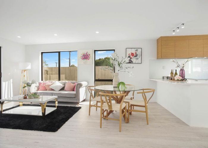  at 2/10 Alan Avenue, Henderson, Waitakere City, Auckland