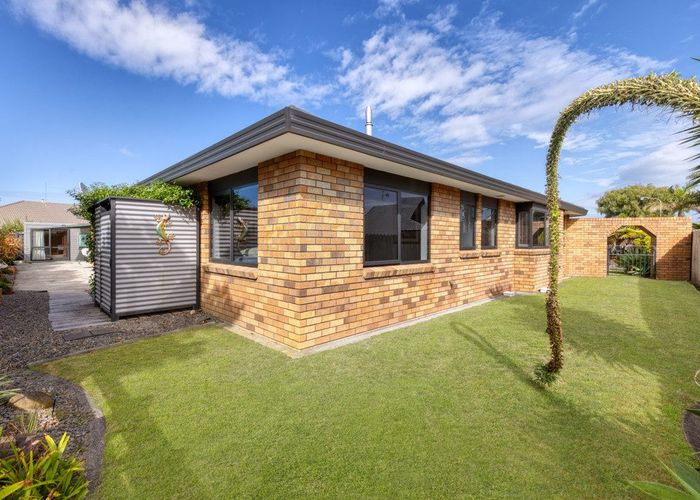  at 8 Fuchsia Place, Mount Maunganui, Tauranga, Bay Of Plenty