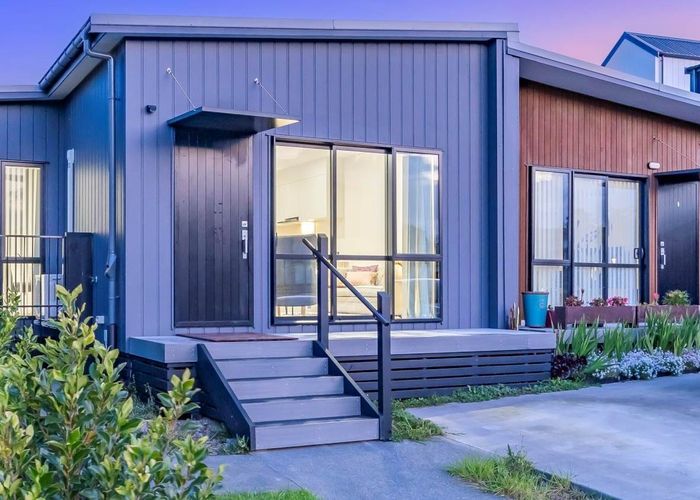  at 10 Pukanui Avenue, Totara Park, Auckland
