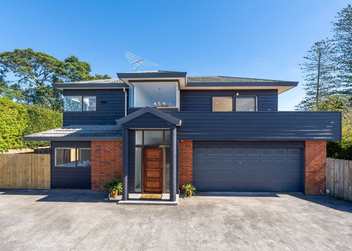  at 2/14 Raleigh Road, Northcote, Auckland