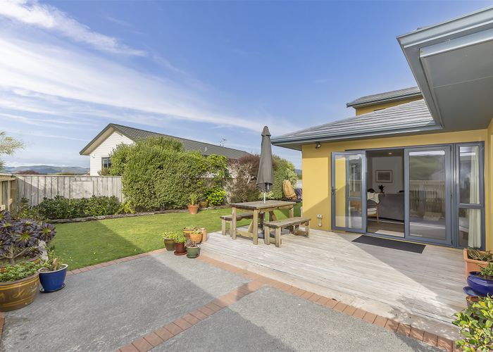  at 20 Pendennis Point, Camborne, Porirua