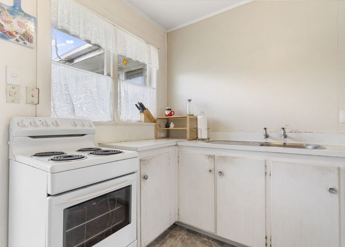  at 5/215 Swanson Road, Henderson, Waitakere City, Auckland