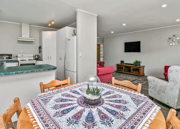  at 38A Awaroa Rd, Sunnyvale, Waitakere City, Auckland