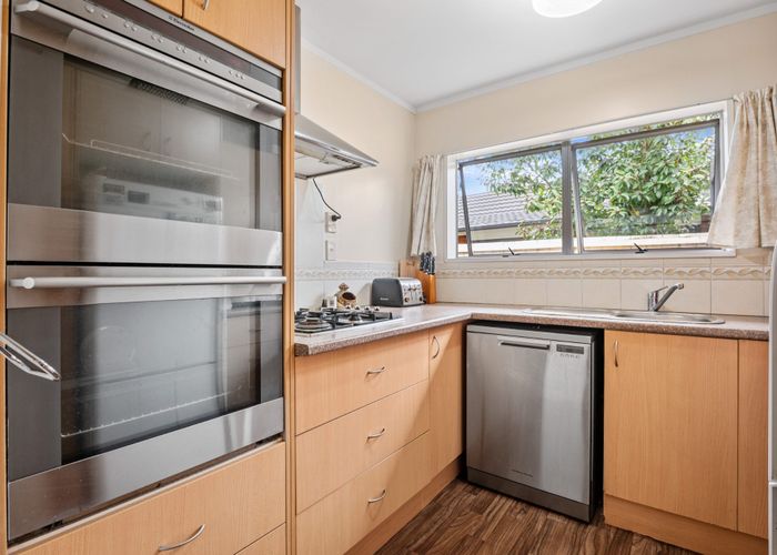  at 4 Gulliver Place, Conifer Grove, Takanini