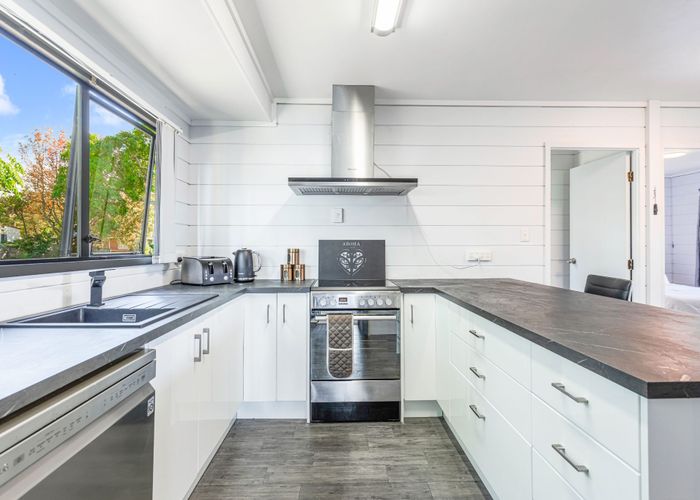  at 2/1 Redlands Grove, Swanson, Auckland