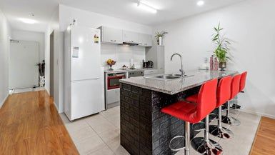  at 2/124 Stancombe Road, Flat Bush, Auckland