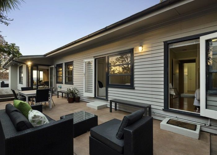  at 8 Saratoga Avenue, Herne Bay, Auckland