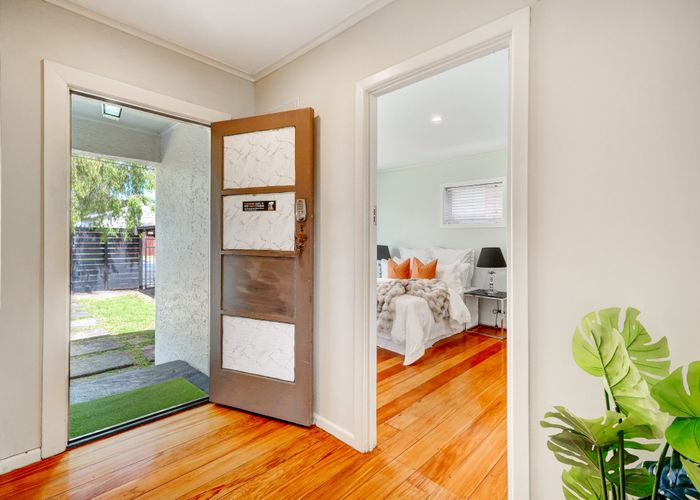  at 1/9 Corrella Road,, Belmont, North Shore City, Auckland