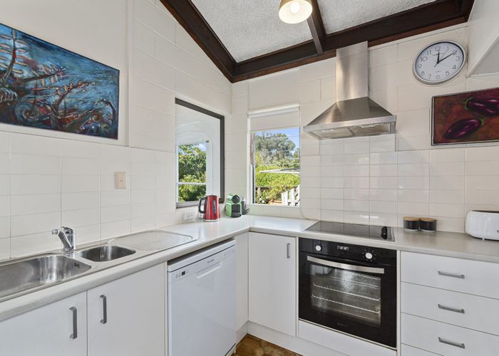  at 1/6 Bronwyn Place, Torbay, Auckland